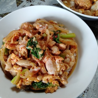 小松菜と白菜キムチ入り親子丼。2人分まとめて作る